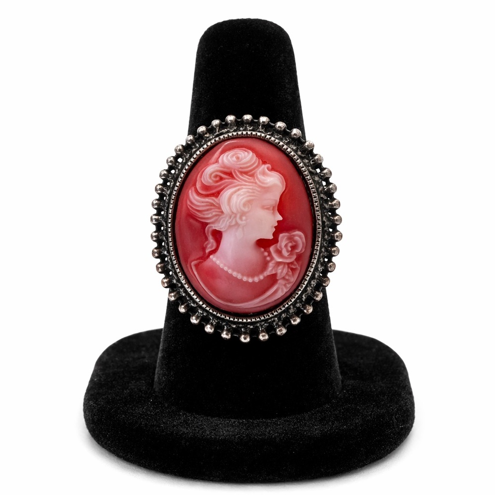 Vintage Cameo ring  in Red and Silver